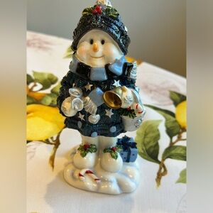 Snowman who wiggles, stands 6.5 in tall,porcelain Snowman. Perfectly detailed